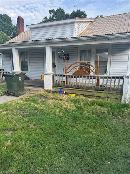 211 Broad St, Thomasville, NC, 27360-5203 | Card Image