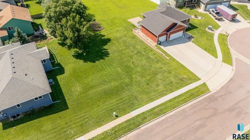 605 N Whitni Ave, Sioux Falls, SD, 57107-0363 | Card Image