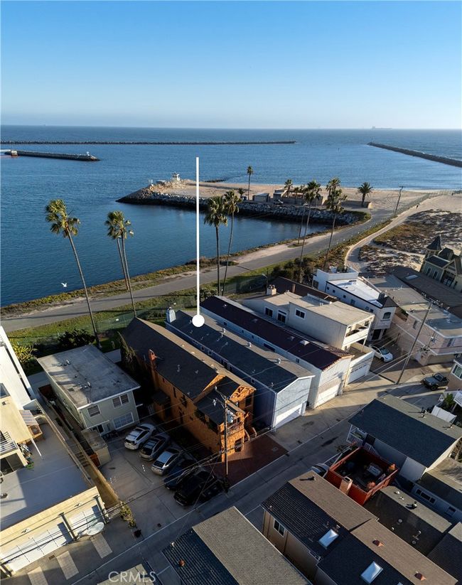 1627 Seal Way, House other with 3 bedrooms, 4 bathrooms and 4 parking in Seal Beach CA | Image 28