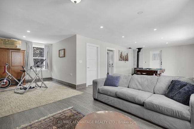 9755 Longwoods Rd, House other with 5 bedrooms, 3 bathrooms and 4 parking in London ON | Image 32