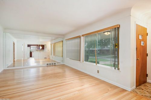 24509 Wood St, Saint Clair Shores, MI, 48080-4406 | Card Image