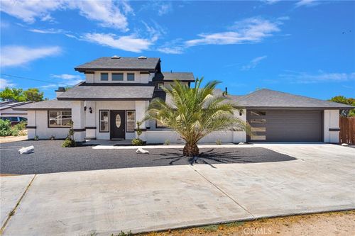 14204 Tehachapi Rd, Apple Valley, CA, 92307-5916 | Card Image