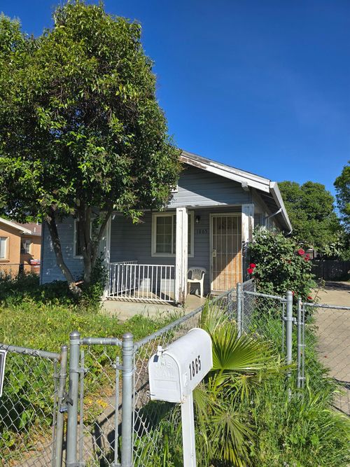 1865 E Acacia St, Stockton, CA, 95205-4230 | Card Image
