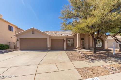 6831 W Rifle Way, Tucson, AZ, 85743-1052 | Card Image