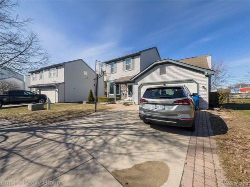 5925 Northridge Cir, Waterford, MI, 48327-1871 | Card Image