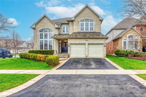 4267 Sarazen Dr, Burlington, ON, L7M4Z2 | Card Image
