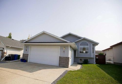 7 Langford Cres, Red Deer, AB, T4R2X1 | Card Image