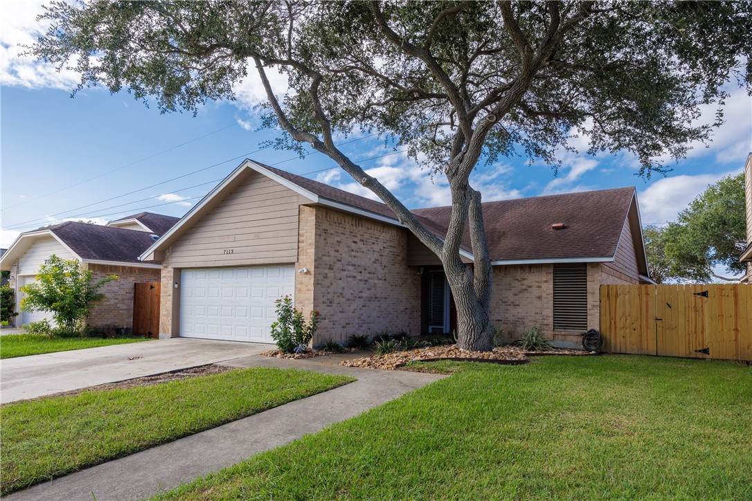 Brookedge Ln, Corpus Christi, TX 78414