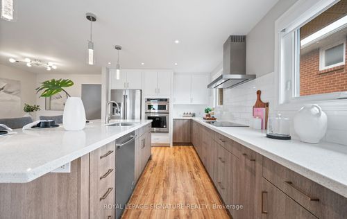1399 Underwood Dr, Mississauga, ON, L4W3M9 | Card Image