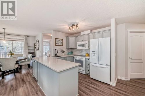 735 56 Ave Sw, Calgary, AB, T2V0G9 | Card Image