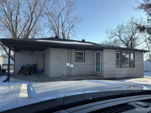 316 Madison St, Highland, IL, 62249-1321 | Card Image