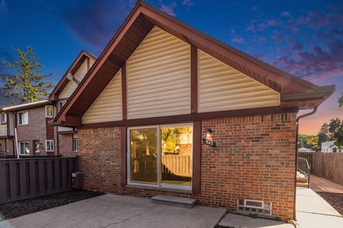 943 Terrace Ln, Ypsilanti, MI, 48198-3063 | Card Image