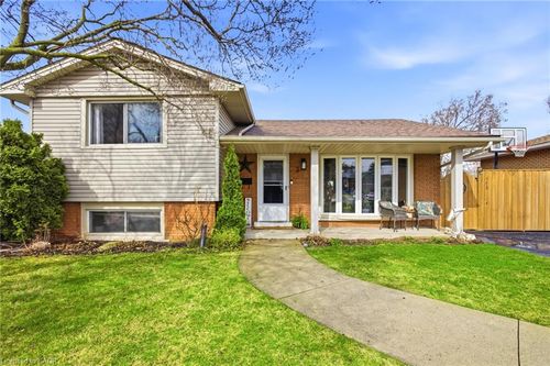 3 Elvia Court, Stoney Creek, ON, L8G3W8 | Card Image