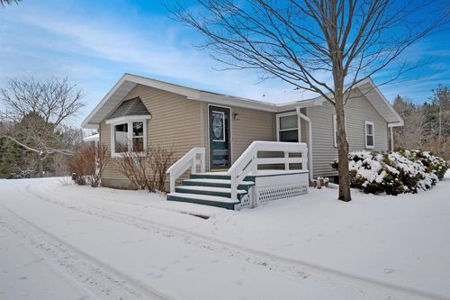 W8112 Chicago Road, DAKOTA, WI, 54982 | Card Image