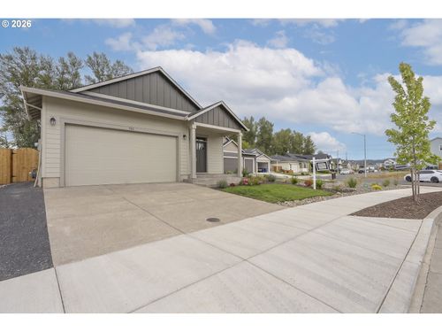 702 Tigerlily St, Silverton, OR, 97381 | Card Image