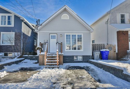 {{alt}} | Card Image