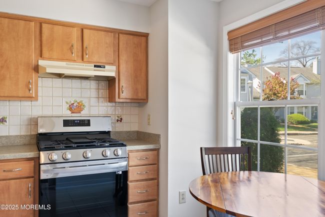 12-1 - 437 Hampton Ct, Condo with 2 bedrooms, 2 bathrooms and 1 parking in Manalapan NJ | Image 11
