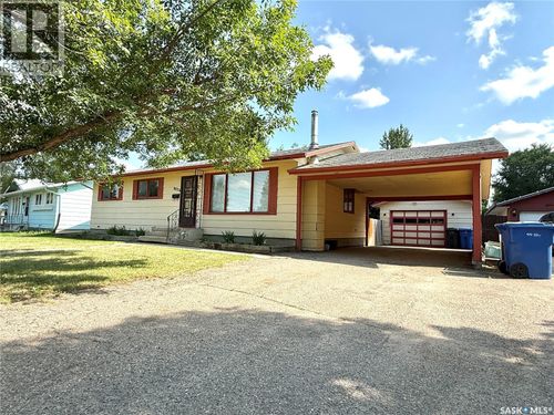 9026 Mitchell Ave, House with 3 bedrooms, 2 bathrooms and null parking in North Battleford SK | Card Image