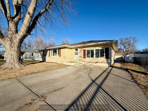 910 Jefferson Ave, Hastings, NE, 68901-3727 | Card Image