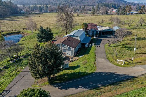 6676 Pioneer Road, Medford, OR, 97501 | Card Image