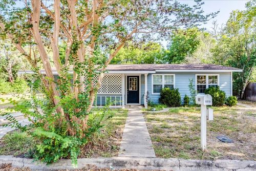 609 Cottonwood St, Lockhart, TX, 78644-3550 | Card Image