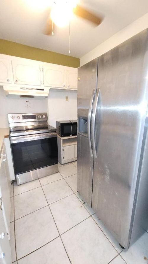 23 Kingswood B, West Palm Beach, FL, 33417-2226 | Card Image