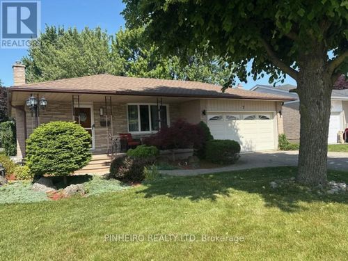 7 Mclarty Dr, Saint Thomas, ON, N5R5J7 | Card Image