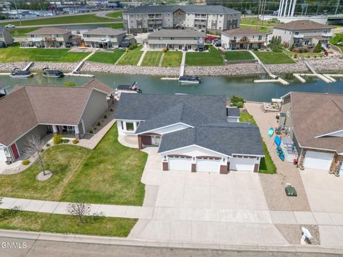 2109 Bridgeview Ct Se, Mandan, ND, 58554-4715 | Card Image
