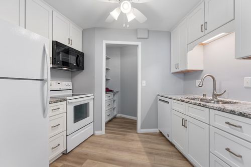 apt-209-2690 Oxford St N, Roseville, MN, 55113-2027 | Card Image