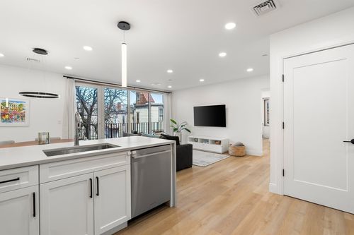 204-3171 Washington St., Boston, MA, 02130 | Card Image