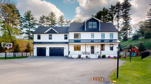 4 Lincoln Ct, Medfield, MA, 02052-1668 | Card Image