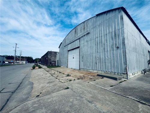 118 S Locust St, Pittsburg, KS, 66762-5249 | Card Image