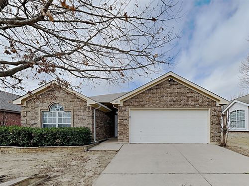 613 Oak Hollow Trl, Saginaw, TX, 76179-0927 | Card Image