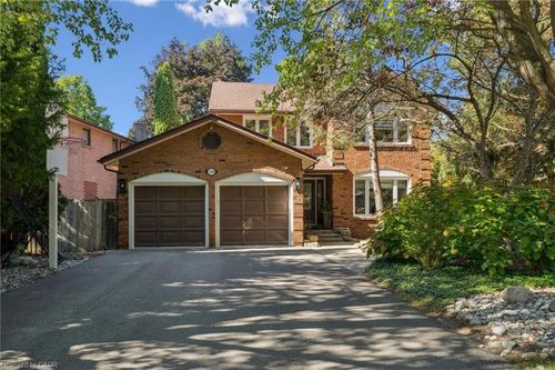 1194 Queen Victoria Avenue, Mississauga, ON, L5H3H3 | Card Image