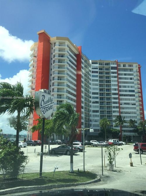 701w-1301 Ne Miami Gardens Dr, Miami, FL, 33179-4760 | Card Image