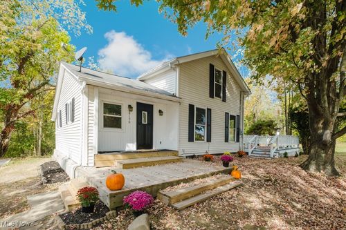 8150 Madison Rd, Thompson, OH, 44086-9734 | Card Image