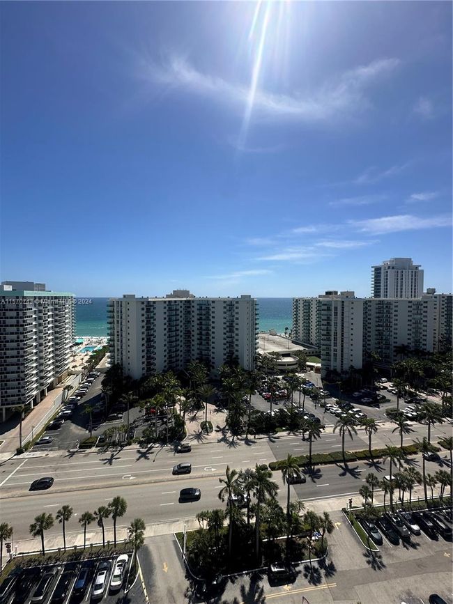 1718 - 3800 S Ocean Dr, Condo with 2 bedrooms, 2 bathrooms and null parking in Hollywood FL | Image 13