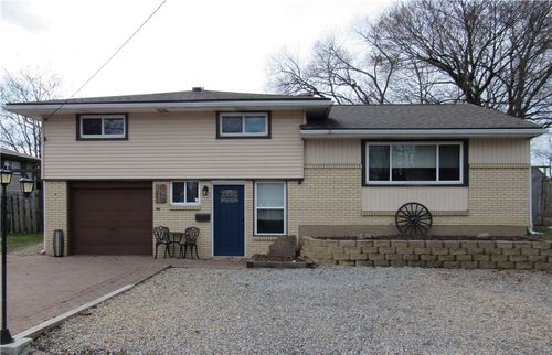 240 Florida Dr, New Kensington, PA, 15068-3334 | Card Image