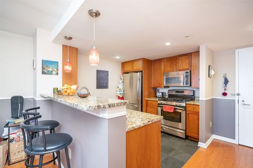 4v-700 Grove St, Jersey City, NJ, 07310-1269 | Card Image