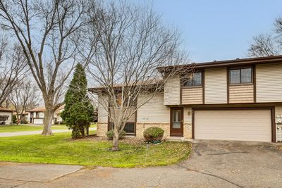 Front of Home Showing Large Garage | Image 1