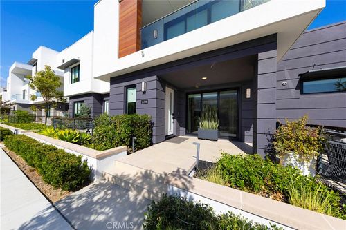16398 Veterans Way, Tustin, CA, 92782-2839 | Card Image