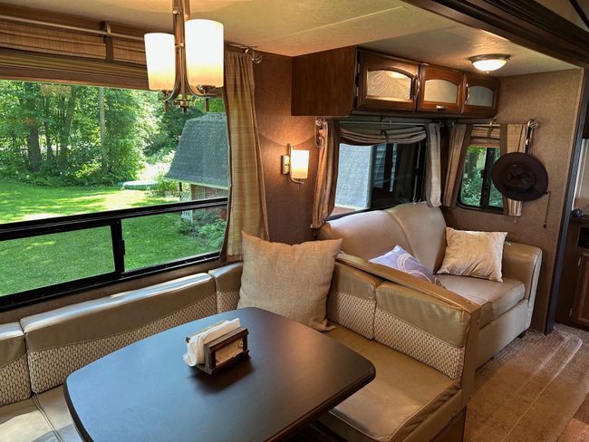 Lots of Windows Throughout | Image 8