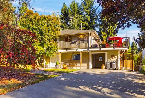 950 Tollcross Rd, North Vancouver, BC, V7H2G2 | Card Image