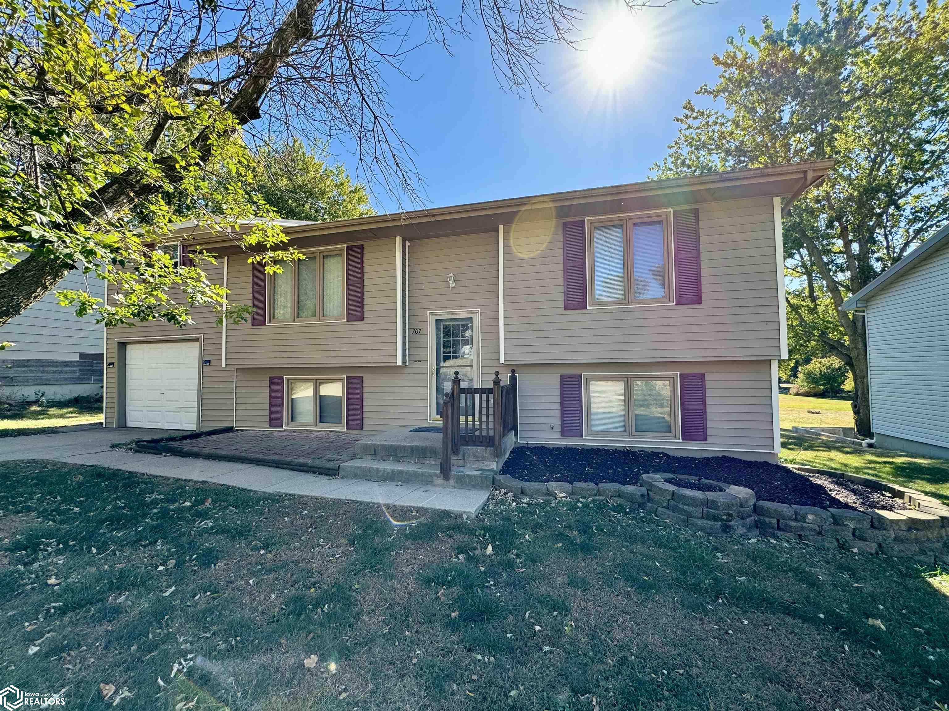 Arlington St, Audubon, IA 50025