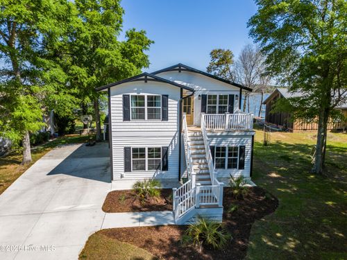 725 Chadwick Shores Dr, Sneads Ferry, NC, 28460-9209 | Card Image