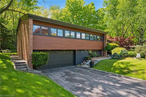 16 Parkwood Dr, Cambridge, ON, N1S3K7 | Card Image
