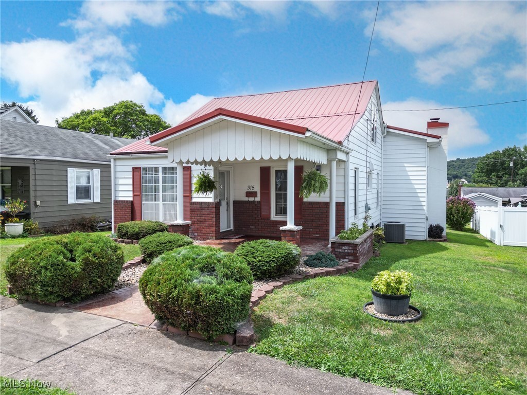 Morgan Ave, Saint Marys, WV 26170