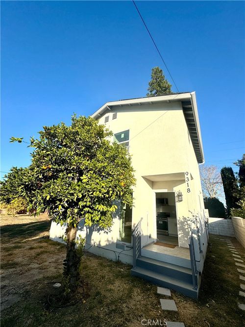 9318 Encino Ave, Northridge, CA, 91325-2414 | Card Image