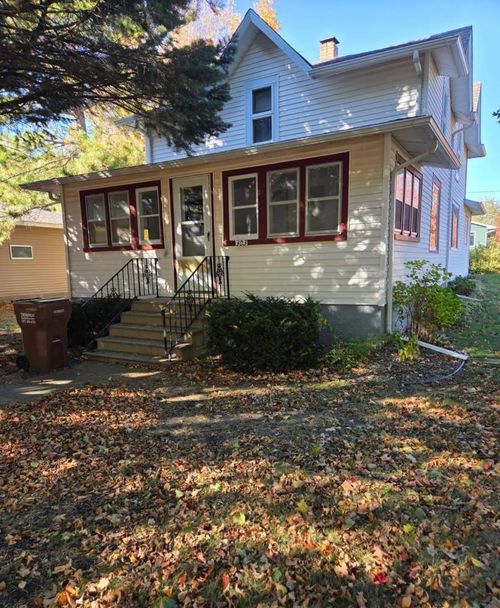 303 1st St Nw, New Richland, MN, 56072-1208 | Card Image