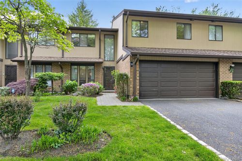 36 Wimbledon Dr, Roslyn, NY, 11576-3084 | Card Image